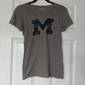 🌹3 for $10 U of M T-shirt